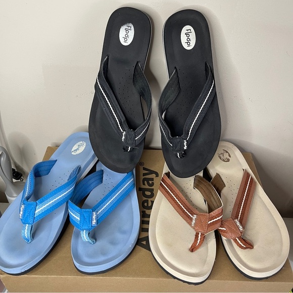 FLOOPI Set of 3 Women’s Size 10 Flip Flops - Picture 1 of 5